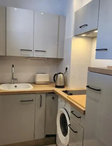 Lägenhet Calme Avec Vue Sur Un Grand Pin Parasol *