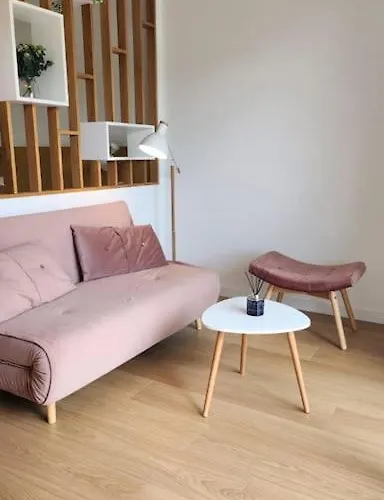 Calme Avec Vue Sur Un Grand Pin Parasol Lägenhet